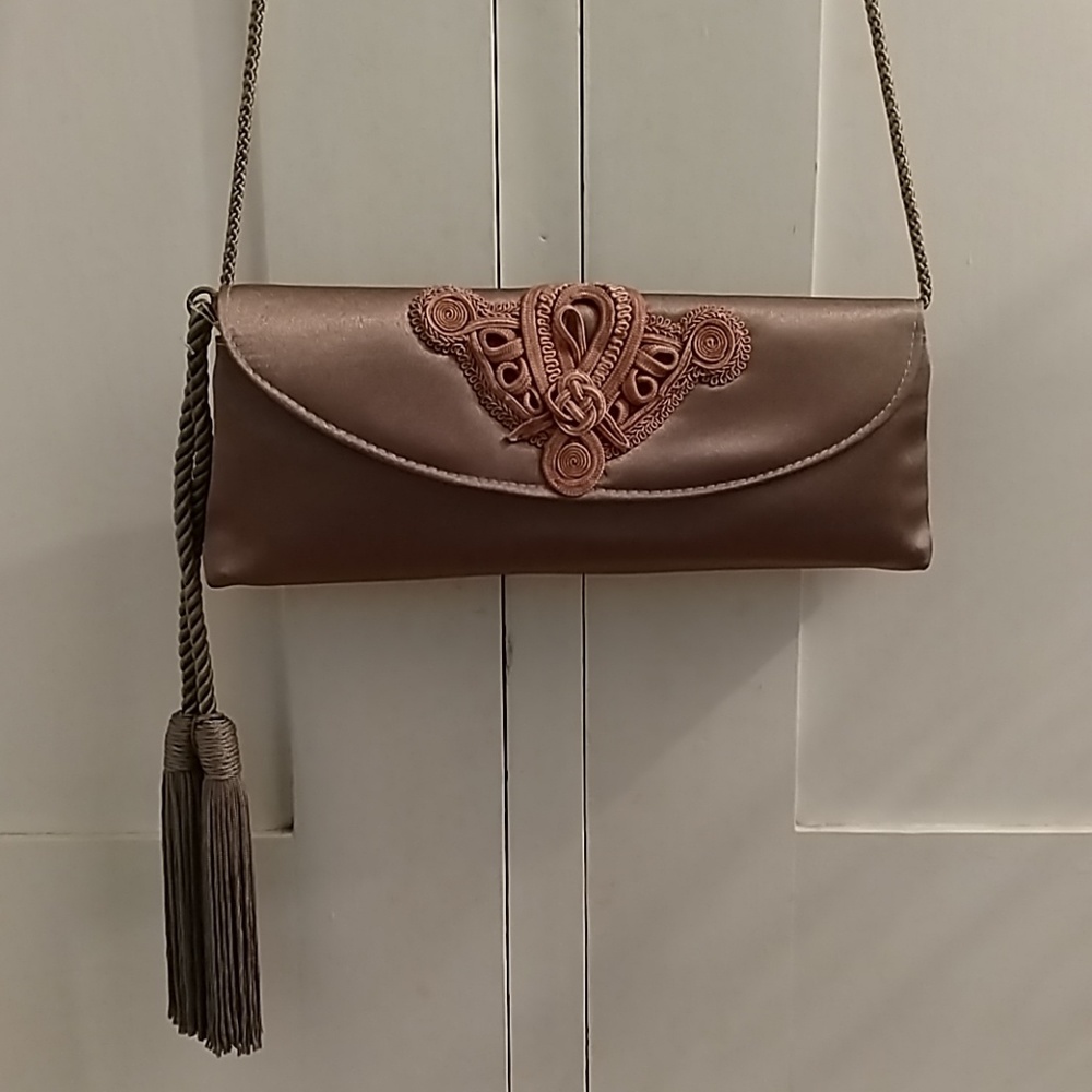 🎀Menbur vintage satiny appliqued style evening bag
